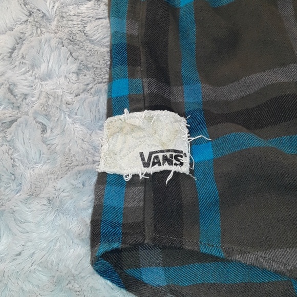 DC Tshirt and Vans Flannel both Sz. Med. - Picture 4 of 8